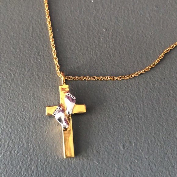 Footprints 👣 in the Sand Pendant w/chain - Picture 1 of 3